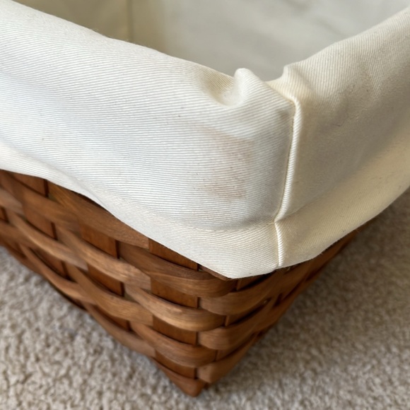 Two sturdy bamboo baskets with handles and removable linen liners - Picture 4 of 16